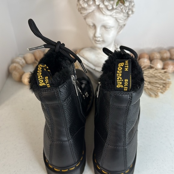 Dr Martens 1460 FAUX FUR LINED LEATHER LACE UP BOOTS Sz 10 - Picture 8 of 14